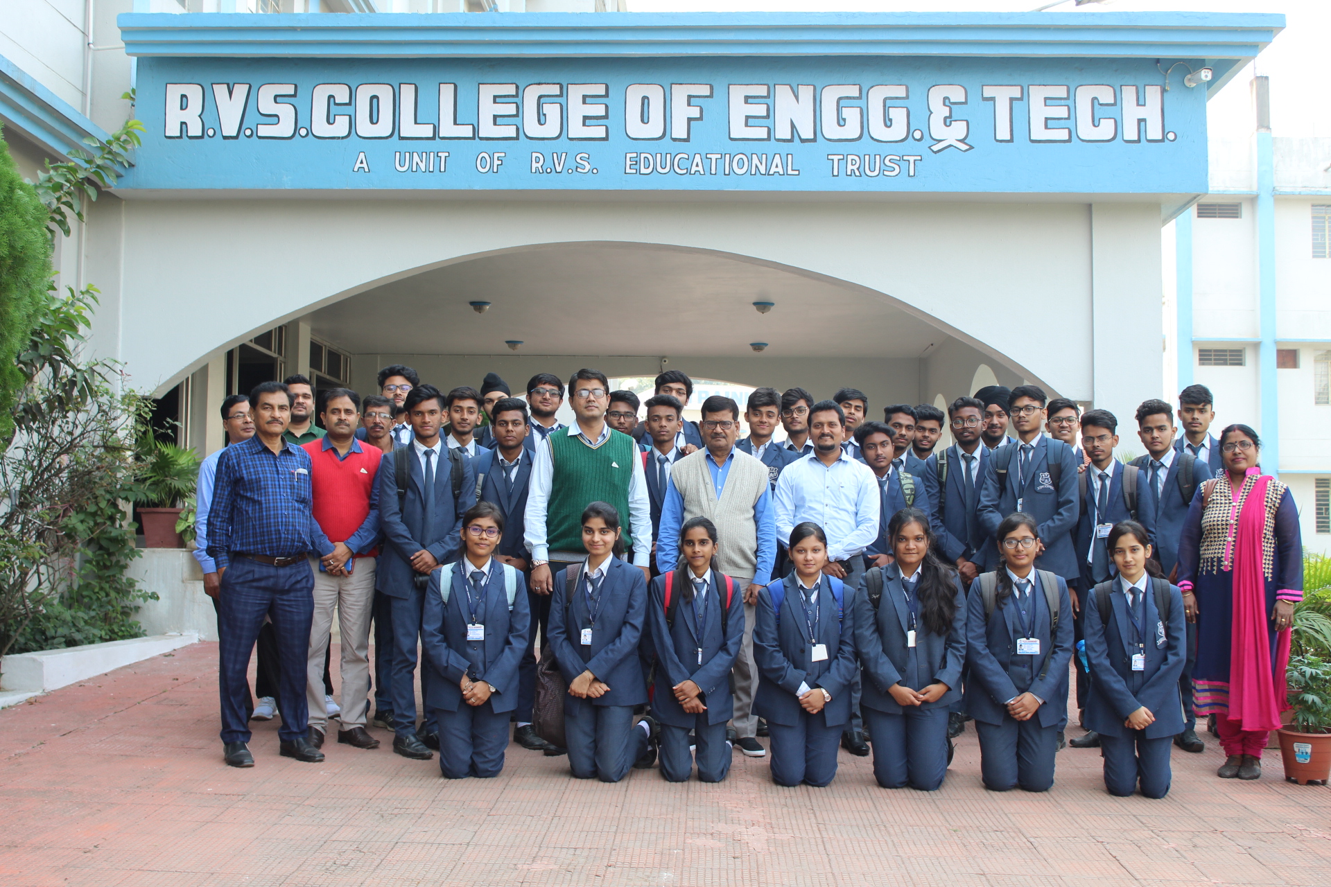 R.V.S. Academy students visit R.V.S. College of Engineering and Technology.